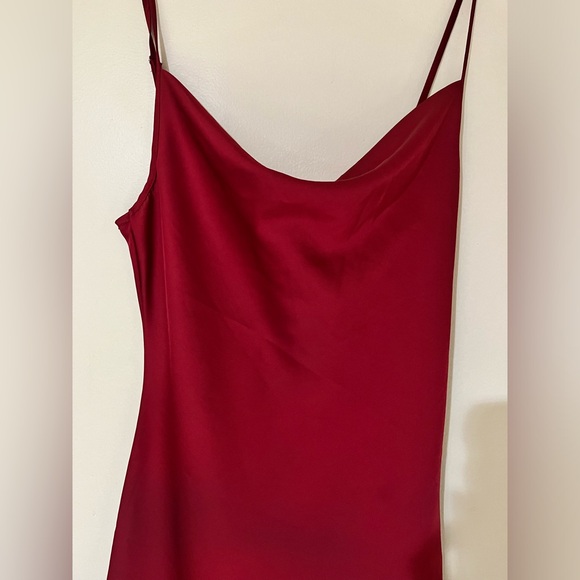 Hi there here Psparks✨this dress perfect for dinner date or parties - Picture 4 of 4